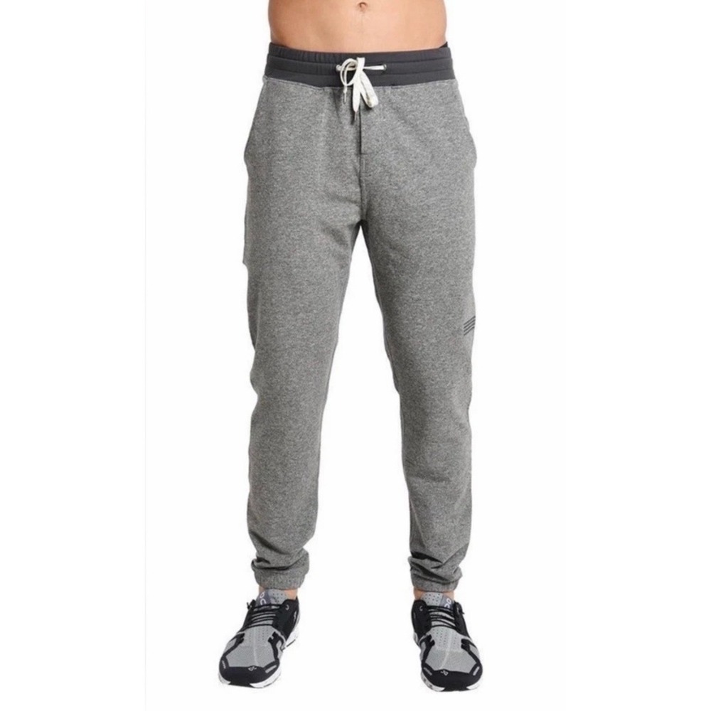 Vuori Balboa Performance Joggers Mens Medium Heather Grey Sweatpants *Small Flaw